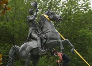 protesters-try-to-topple-andrew-jackson-statue-near-white-house-062220